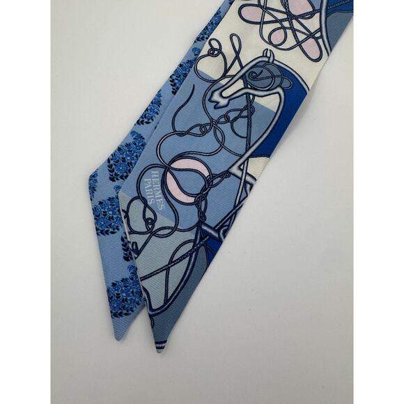 Hermès “Chevaux en Liberté” Silk Twilly – Blue Tones (Reversible Design) - Picture 2 of 3